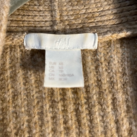 H&M knit cardigan with wide sleeves - Picture 3 of 3